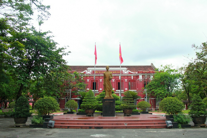 Trường Quốc Học Huế, nơi Chủ tịch Hồ Ch&iacute; Minh từng theo học.