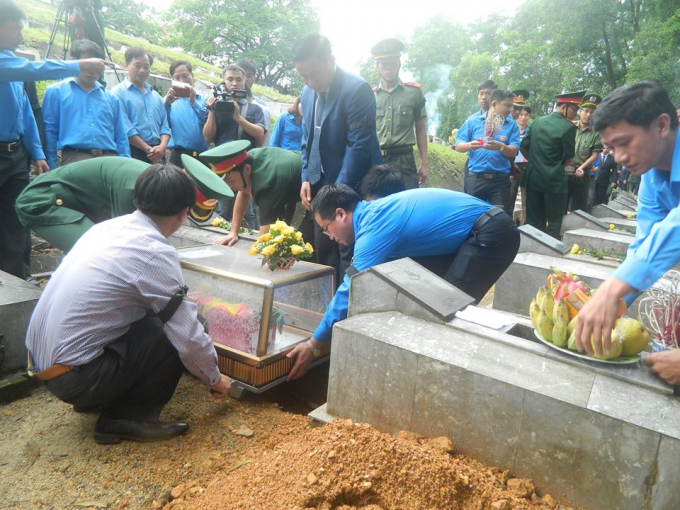 Tổ chức an t&aacute;ng tại nghĩa trang liệt sỹ Quốc gia Nầm, thuộc huyện Hương Sơn, H&agrave; Tĩnh.
