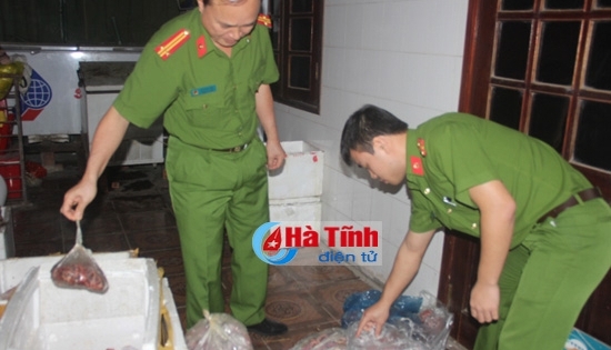 Hà Tĩnh: Phát hiện cơ sở kinh doanh trữ hơn 2 tạ thịt chim bốc mùi