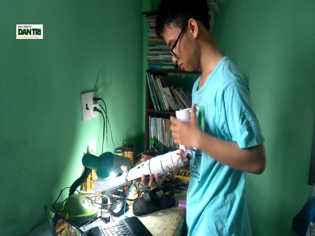 Nam sinh &ldquo;c&aacute;nh tay robot cho người khuyết tật&rdquo; gi&agrave;nh giải Ba cuộc thi Khoa học Kỹ thuật Quốc tế