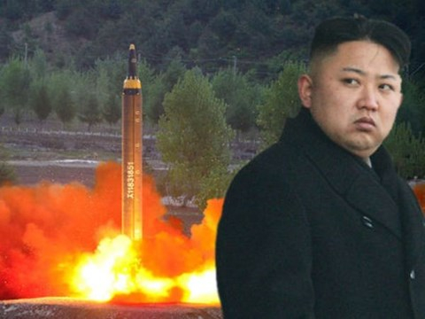 Nh&agrave; l&atilde;nh đạo Triều Ti&ecirc;n Kim Jong-un muốn sản xuất h&agrave;ng loạt t&ecirc;n lửa Pukguksong-2 để tăng cường sức mạnh qu&acirc;n sự cho đất nước.