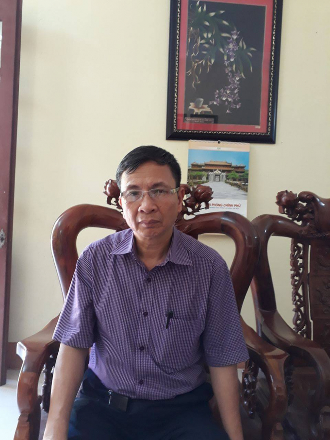 Thầy Nguyễn Mạnh Dũng trao đổi với PV phapluatplus.vn (Ảnh Huy Trung).