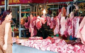 Hà Tĩnh yêu cầu thu hồi công văn vận động giáo viên mua 10 kg thịt lợn/tháng