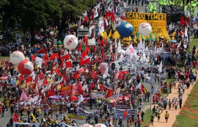 Cuộc biểu t&igrave;nh xảy ra v&agrave;o ng&agrave;y 24/5 nhằm y&ecirc;u cầu Tổng thống Brazil Michel Temer từ chức quanh b&ecirc; bối d&iacute;nh l&iacute;u tới tham nhũng.