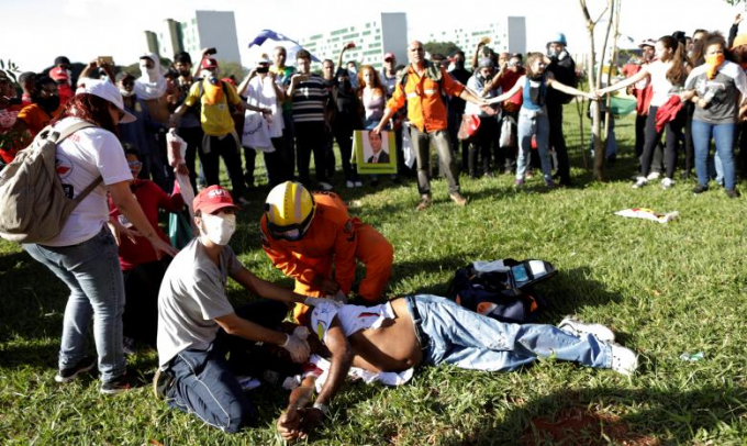 Ch&iacute;nh quyền Brasilia cho biết c&oacute; 49 người bị thương.