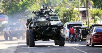 Trực thăng, xe bọc thép Philippines dồn dập đổ về Marawi