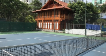 Cận cảnh nhà sàn, sân tennis “mọc” trong trường học giữa Thủ đô
