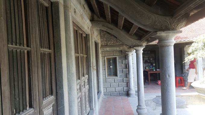 Tuyệt mỹ ngôi nhà làm bằng đá trăm tuổi nổi tiếng ở Ninh Vân