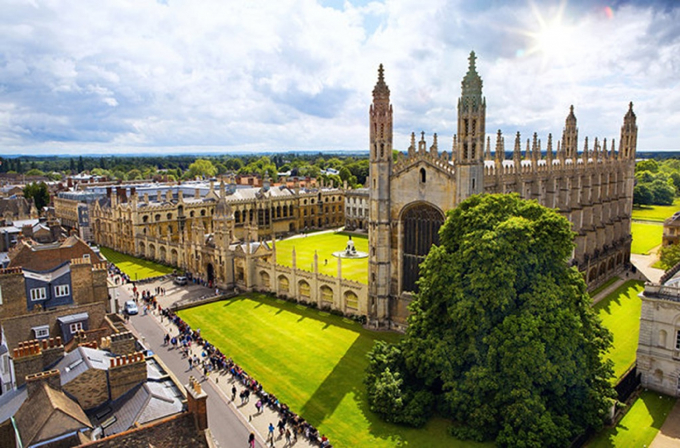 Đại học Cambridge &ndash; một trong những trường Đại học h&agrave;ng đầu thế giới sẽ l&agrave; điểm đến hấp dẫn cho c&aacute;c th&iacute; sinh xuất sắc nhất VinCamp 2017.