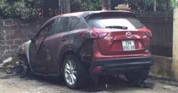 Phú Thọ: Đỗ xe vào đống rác đang cháy "xế sang" bị thiêu rụi