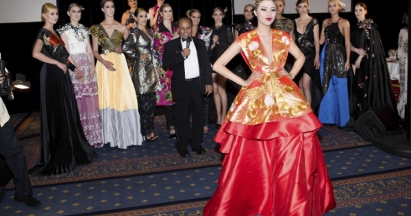 Nguyễn Thị Thành tung ảnh diễn thời trang ở Cannes, dập tin đồn “nổ” để nổi tiếng