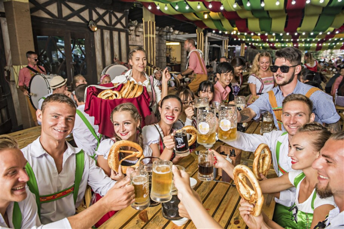 Lấy cảm hứng từ Oktoberfest &ndash; lễ hội Bia nổi tiếng của xứ Bavaria nước Đức.