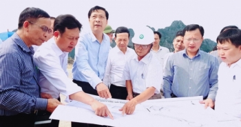 Quảng Ninh: Tạm dừng mọi giao dịch đất đai để kiểm soát "cơn sốt" đất Vân Đồn