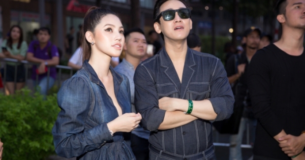 Jolie Nguyễn diện đồ đôi cùng Hứa Vĩ Văn dự sự kiện