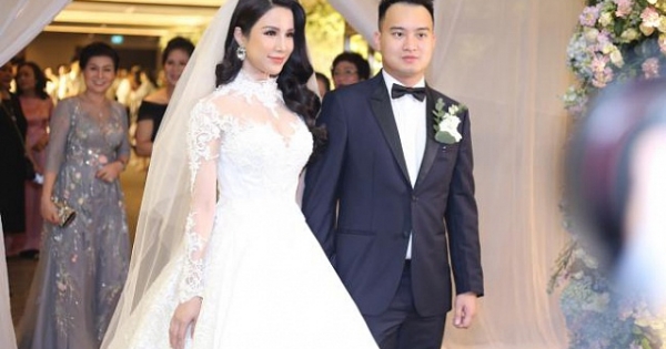Cận cảnh hai chiếc váy cưới lộng lẫy hơn 200 triệu của Diệp Lâm Anh