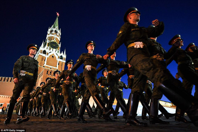 Chỉ huy qu&acirc;n sự chỉ đạo diễn tập tại Moscow. (Ảnh: AFP)