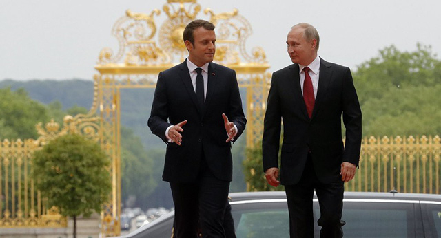 Tổng thống Ph&aacute;p Emmanuel Macron v&agrave;&nbsp;Tổng thống Nga Vladimir Putin.&nbsp;(Ảnh: Sputnik)