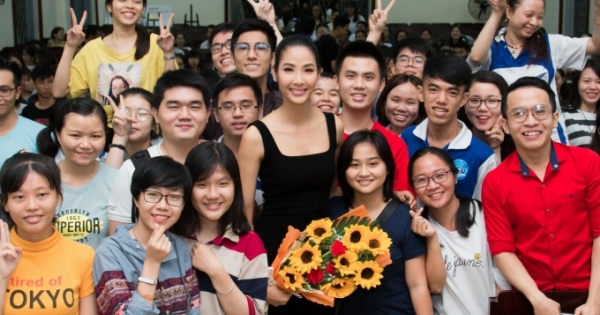 Á hậu Hoàng Thùy trở thành Speaker, truyền nhiệt huyết cho sinh viên