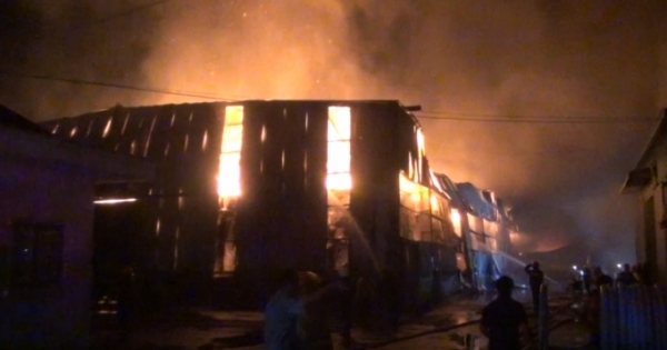 TP HCM: Đang cháy lớn tại kho chứa giấy trong KCN Vĩnh Lộc