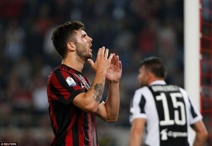 AC Milan nhận thất bại 0-4 trước c&aacute;c cầu thủ Juventus. (Ảnh: Reuters)