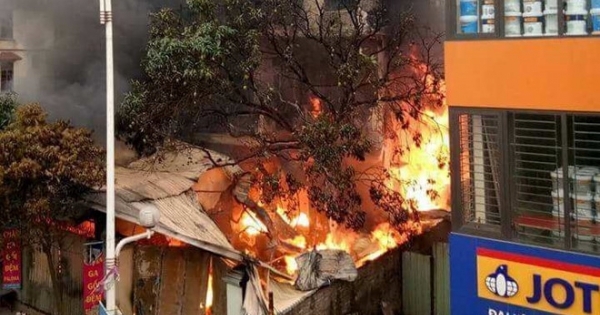 Hà Nội: Hỏa hoạn thiêu rụi căn nhà 3 tầng, 1 cụ già chết cháy