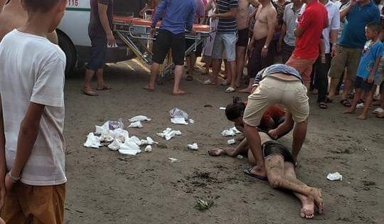 Nghệ An: Chồng tử vong khi lao ra biển cứu vợ bị sóng cuốn trôi