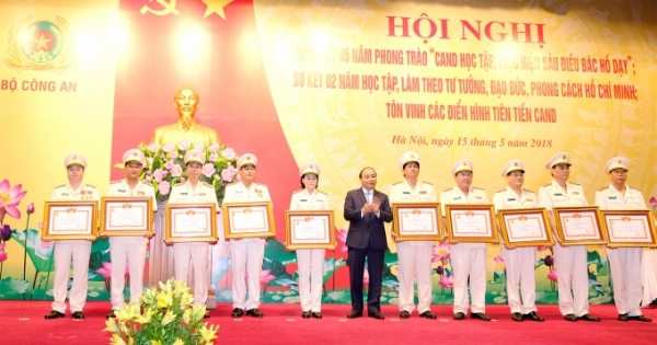 Thủ tướng Nguyễn Xuân Phúc dự Hội nghị tổng kết phong trào “Công an nhân dân học tập, thực hiện sáu điều Bác Hồ dạy”