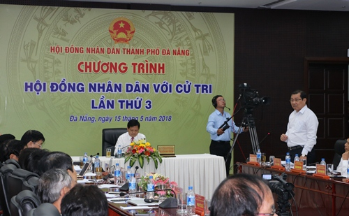 Chủ tịch UBND TP Đ&agrave; Nẵng Huỳnh Đức Thơ (đứng) ph&aacute;t biểu. Ảnh: danang.gov.vn.