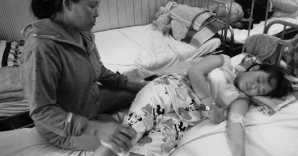 Nữ sinh cùng quẫn được mẹ cho thận nhưng không có tiền phẫu thuật
