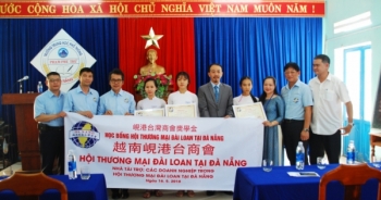 Đà Nẵng: Trao học bổng cho học sinh nghèo vươn lên trong học tập