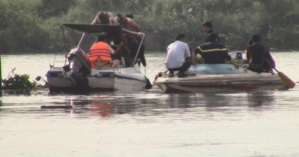 Nóng: Chìm sà lan trên sông Đồng Nai, 3 người mất tích