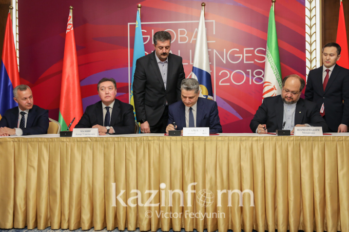 Đại diện EAEU v&agrave; Iran k&yacute; thỏa thuận tại Astana