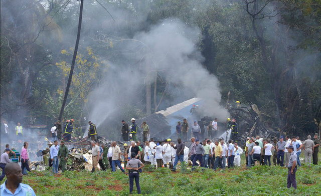 Chiếc m&aacute;y bay bị ph&aacute; hủy gần như ho&agrave;n to&agrave;n trong vụ tai nạn. (Ảnh: Reuters)