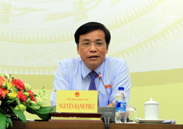Tổng Thư k&yacute; Quốc hội Nguyễn Hạnh Ph&uacute;c trả lời c&acirc;u hỏi của ph&oacute;ng vi&ecirc;n tại buổi họp b&aacute;o.