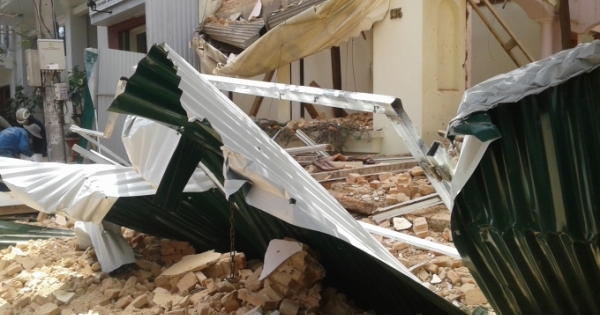 Lâm Đồng: Tường nhà bất ngờ bị sập, một người bị thương nặng