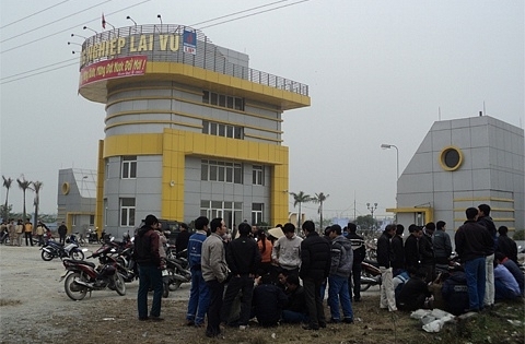 Hải Dương: Nhóm đối tượng đánh người, cướp xe ôtô trước cổng khu công nghiệp Lai Vu