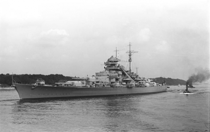 Chiến hạm Bismarck v&agrave;o năm 1940