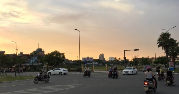 Thừa Thiên Huế: “Bến xe” trái phép núp bóng trong “vỏ bọc” bãi đỗ xe?