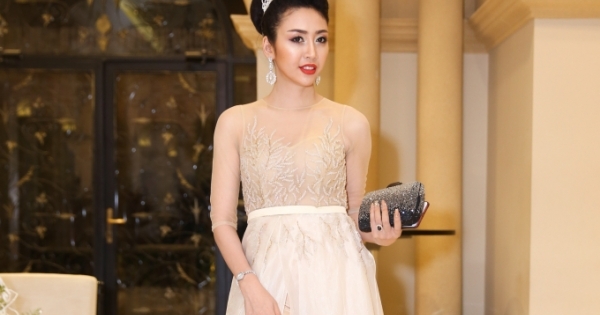 Tân Hoa hậu Võ Nhật Phượng thu hút mọi ánh nhìn với bộ váy quý phái do chính mình thiết kế