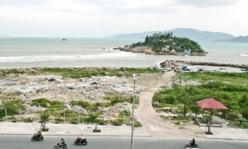“Băm nát” vịnh Nha Trang