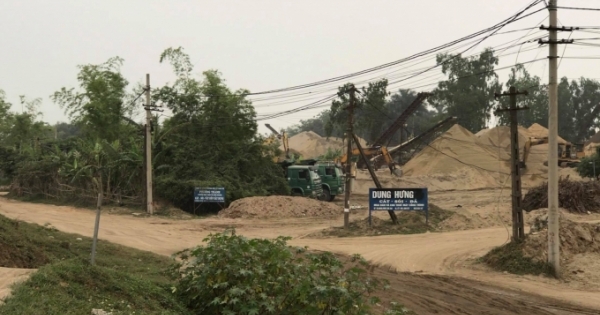 Thị xã Sơn Tây: Nhiều dấu hiệu "bảo kê" các điểm tập kết cát không phép