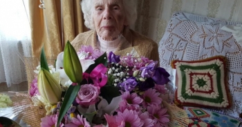 Cụ bà 100 tuổi gãy cổ vì chống cự cướp trên đường đến nhà thờ