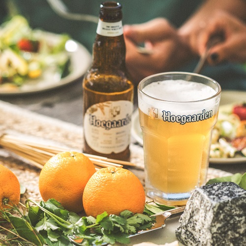 Hoegaarden l&agrave; loại bia trắng được ưa chuộng tại Bỉ v&agrave; tr&ecirc;n thế giới.