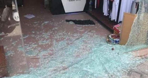 Thanh Hóa: Tiệm bán quần áo bị vỡ tan cửa kính sau tiếng nổ lớn