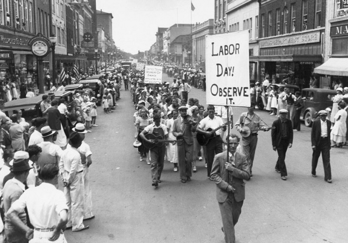 Diễu h&agrave;nh Ng&agrave;y Lao động ở Mỹ những năm 1930.