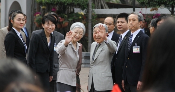 Nhìn lại chuyến thăm lịch sử đến Việt Nam của Nhật hoàng Akihito