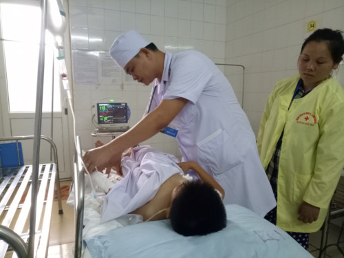 Những học sinh bị thương đang được tích cực điều trị tại bệnh viện Đa khoa Lang Chánh