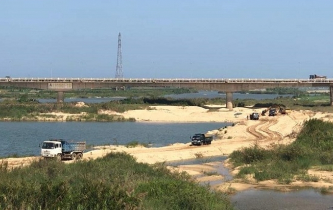 Bãi cát tổ 6, phường Lê Hồng Phong, TP Quảng Ngãi, nơi Công ty Phát Đạt đã lợi dụng phục vụ dự án Khu dân cư Bàu Cả để bán cát ra ngoài.