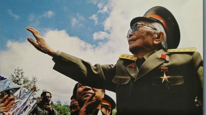Đại tướng Võ Nguyên Giáp về thăm Chiến trường xưa - 50 năm Chiến thắng Điện Biên Phủ (tháng 4/2004)