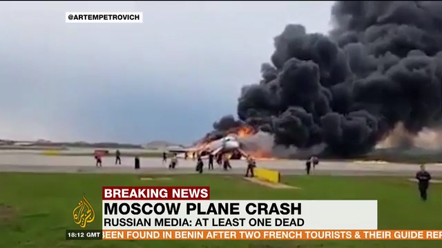 [Clip]: Máy bay chở khách Sukhoi Superjet cháy dữ dội ở Nga